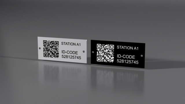 Aluminiumschild mit QR Code eloxiert in natur bzw. schwarz Image